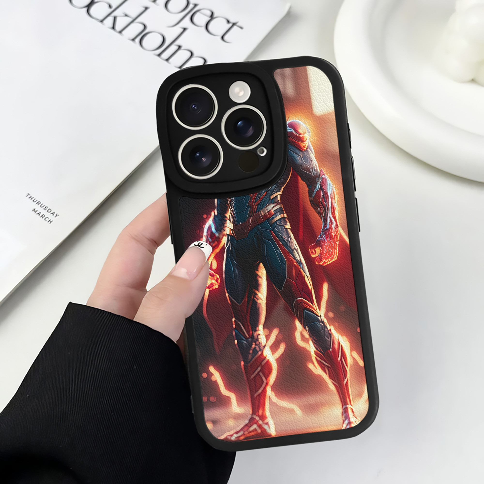 Spider Man スパイダーマン 【iPhone 16シリーズ対応】シリコンスマホケース（レザー調） 材質：シリコン